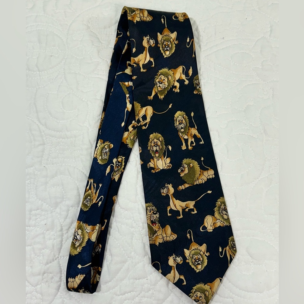 Renaissance Silk Necktie Men's Hand Made Tie Lions Black Background EUC